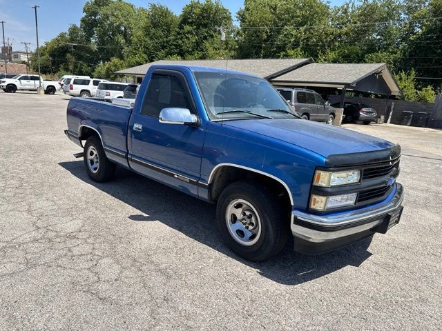 Chevrolet C/K 1500 Vehicle Image 03