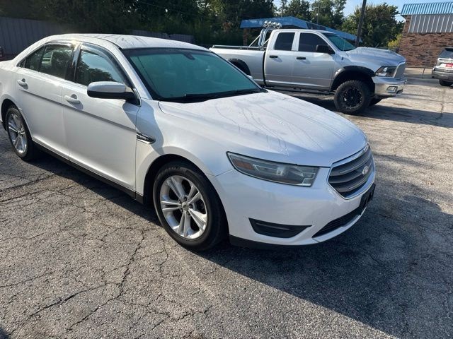 Ford Taurus Vehicle Full-screen Gallery Image 02