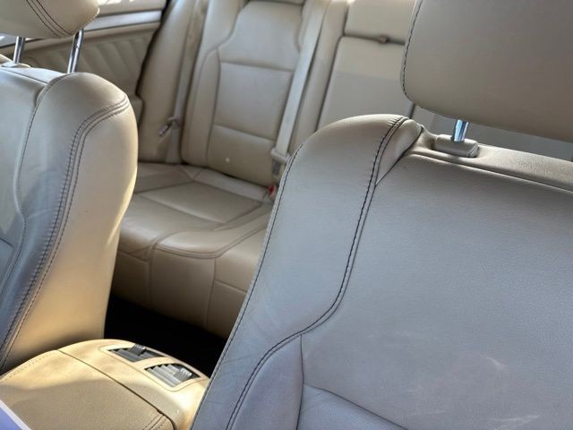 Ford Taurus Vehicle Full-screen Gallery Image 03