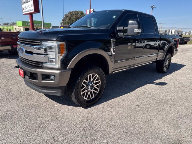 Ford Super Duty F-250 SRW Vehicle Full-screen Gallery Image 03