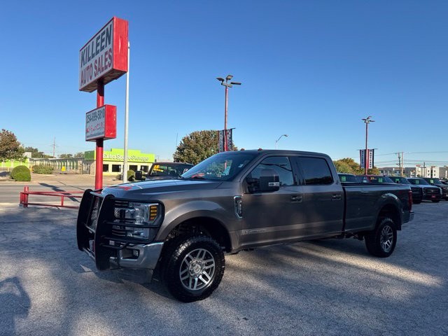 Ford Super Duty F-350 SRW Vehicle Full-screen Gallery Image 02