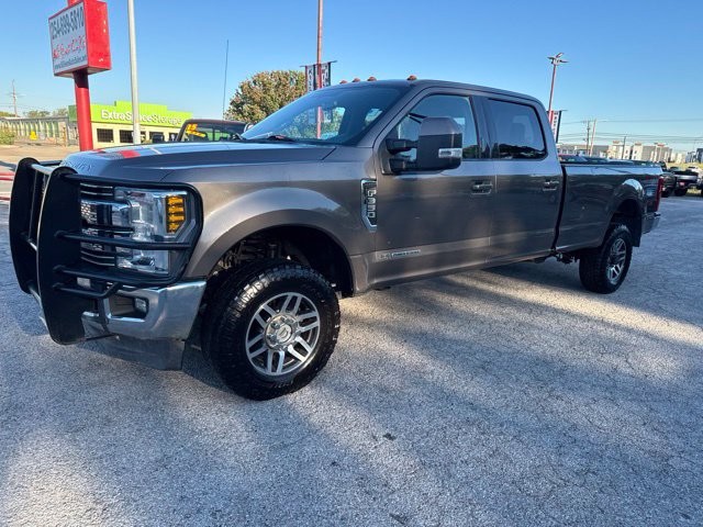 Ford Super Duty F-350 SRW Vehicle Full-screen Gallery Image 03