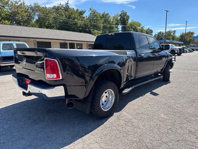 Ram 3500 Vehicle Full-screen Gallery Image 02