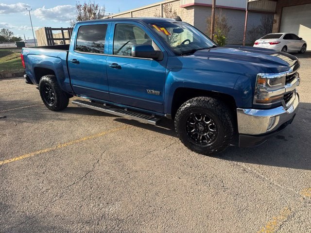 Chevrolet Silverado 1500 Vehicle Full-screen Gallery Image 03