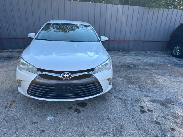 Toyota Camry Vehicle Full-screen Gallery Image 02