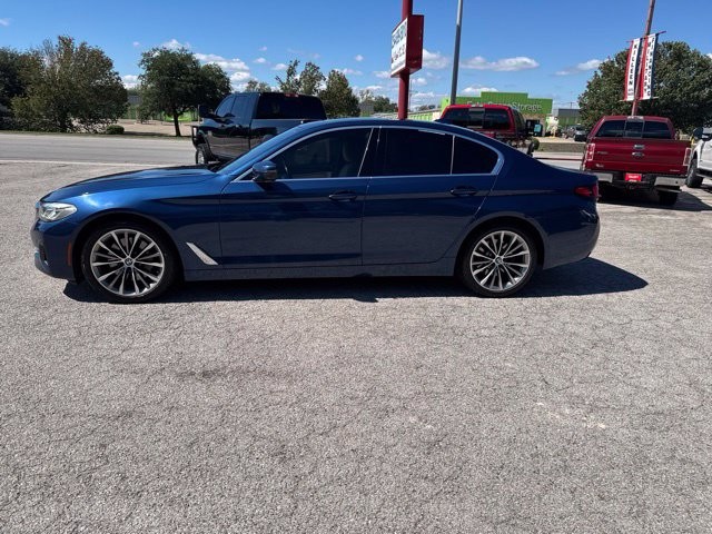 BMW 5 Series Vehicle Full-screen Gallery Image 02