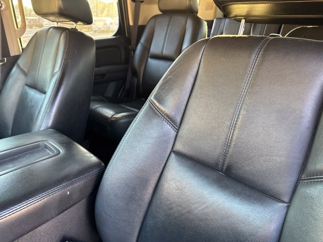 Chevrolet Tahoe Vehicle Image 02