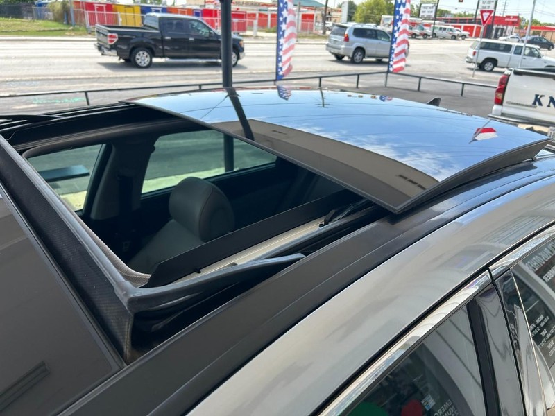 Hyundai Sonata Vehicle Full-screen Gallery Image 05