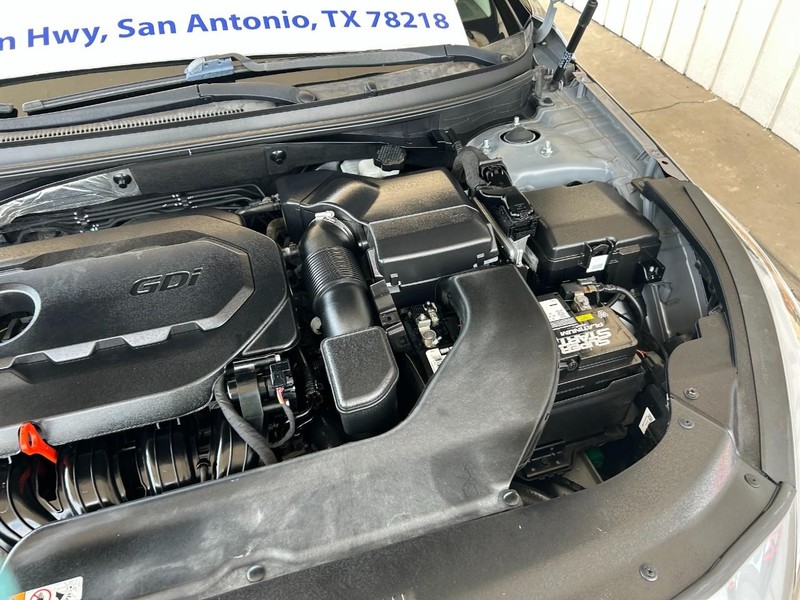 Hyundai Sonata Vehicle Full-screen Gallery Image 09