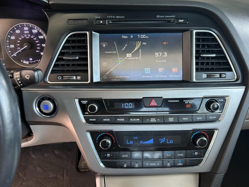 Hyundai Sonata Vehicle Full-screen Gallery Image 13