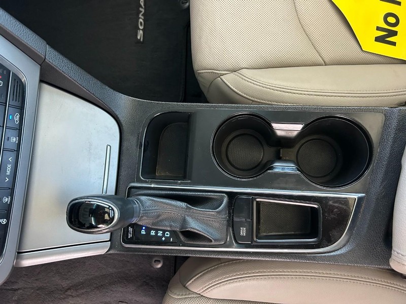 Hyundai Sonata Vehicle Full-screen Gallery Image 14