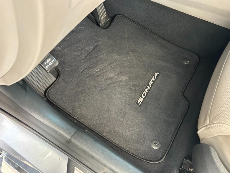 Hyundai Sonata Vehicle Full-screen Gallery Image 16