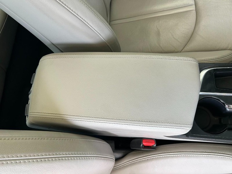 Hyundai Sonata Vehicle Full-screen Gallery Image 18