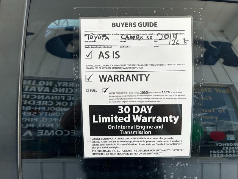 Toyota Camry Vehicle Full-screen Gallery Image 11