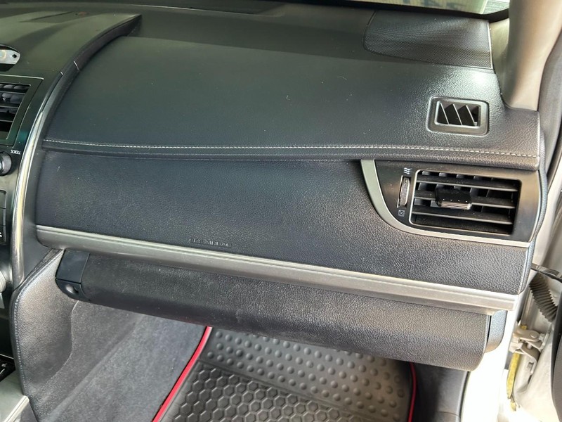 Toyota Camry Vehicle Full-screen Gallery Image 24