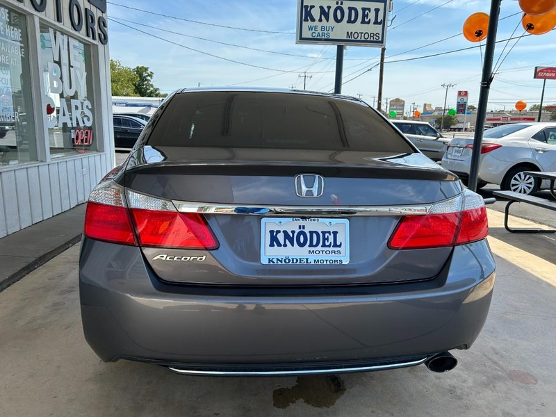 Honda Accord Sedan Vehicle Full-screen Gallery Image 03