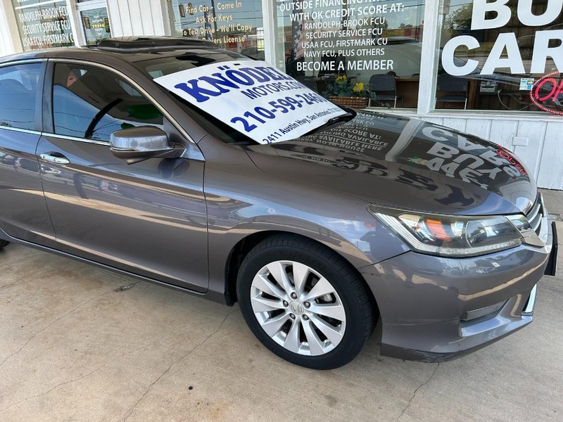 Honda Accord Sedan Vehicle Full-screen Gallery Image 04