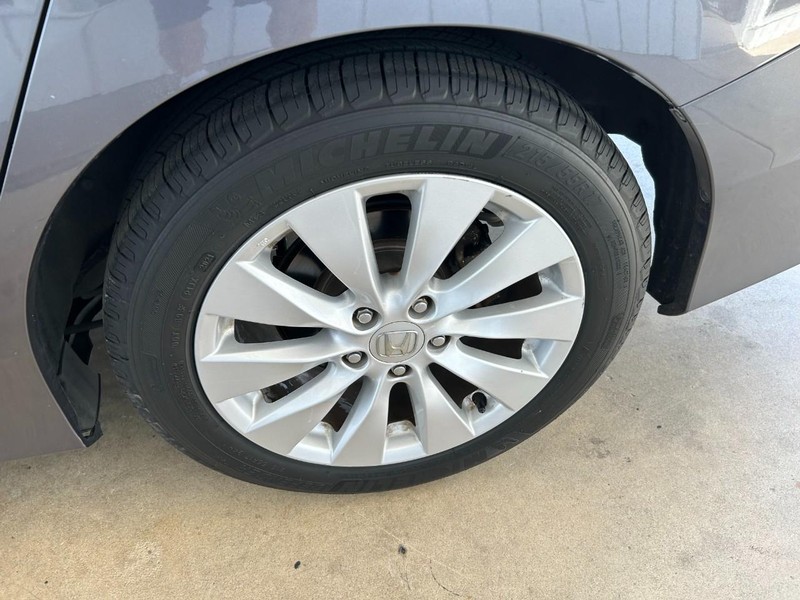 Honda Accord Sedan Vehicle Full-screen Gallery Image 08