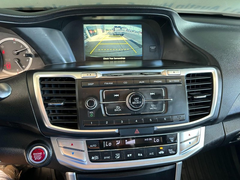 Honda Accord Sedan Vehicle Full-screen Gallery Image 12