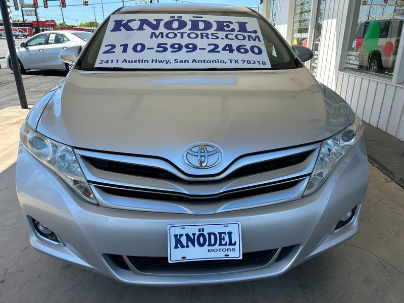 Toyota Venza Vehicle Full-screen Gallery Image 02