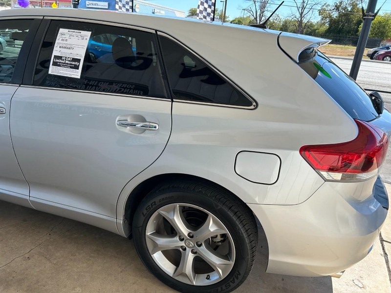 Toyota Venza Vehicle Full-screen Gallery Image 06