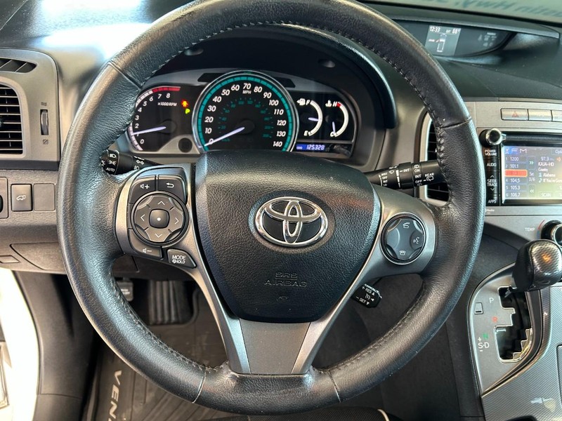Toyota Venza Vehicle Full-screen Gallery Image 09