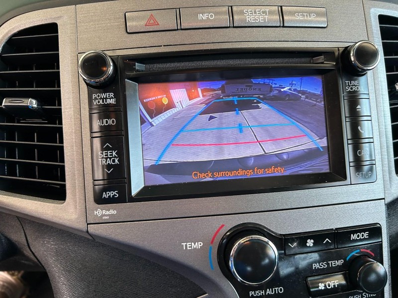 Toyota Venza Vehicle Full-screen Gallery Image 10