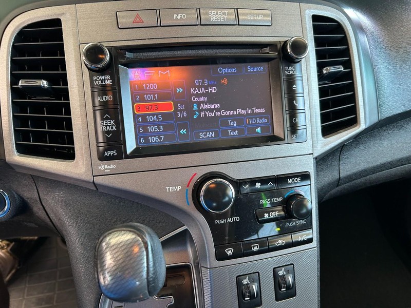 Toyota Venza Vehicle Full-screen Gallery Image 11