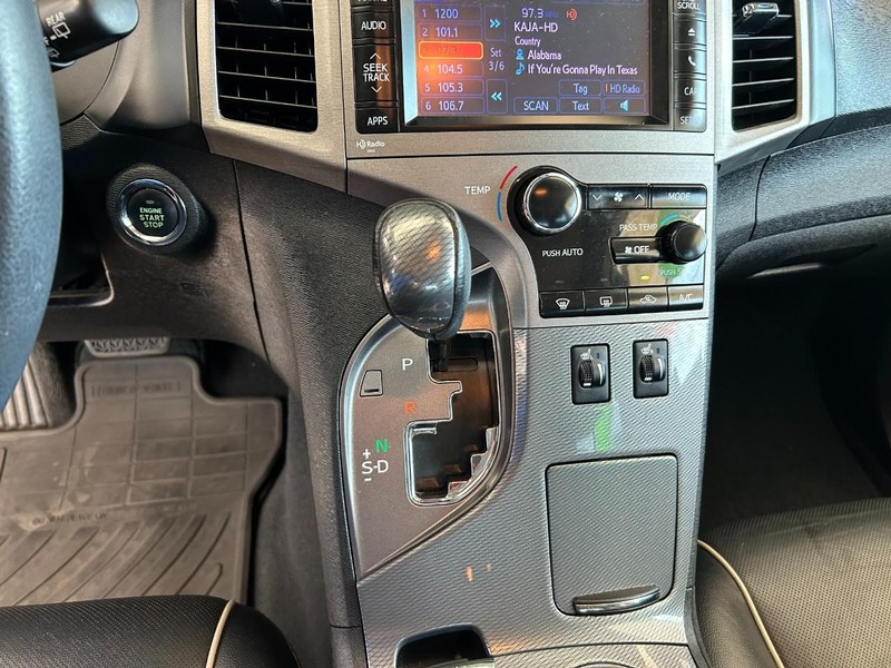 Toyota Venza Vehicle Full-screen Gallery Image 12