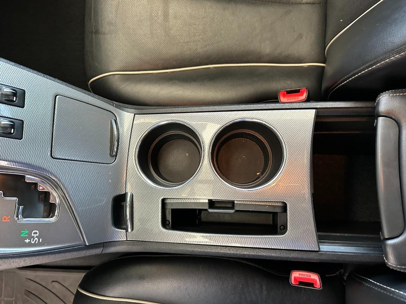 Toyota Venza Vehicle Full-screen Gallery Image 13