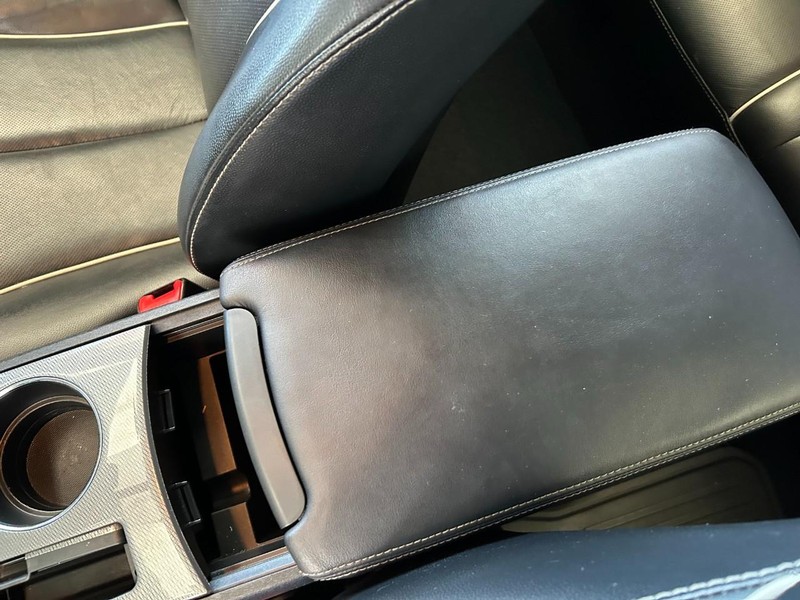 Toyota Venza Vehicle Full-screen Gallery Image 14