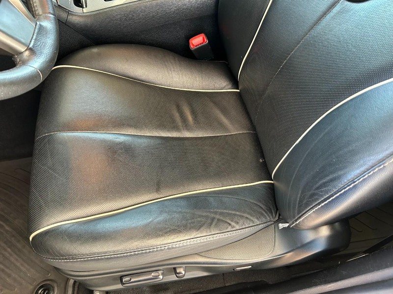 Toyota Venza Vehicle Full-screen Gallery Image 15