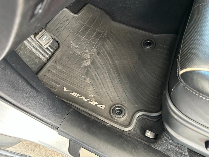 Toyota Venza Vehicle Full-screen Gallery Image 16