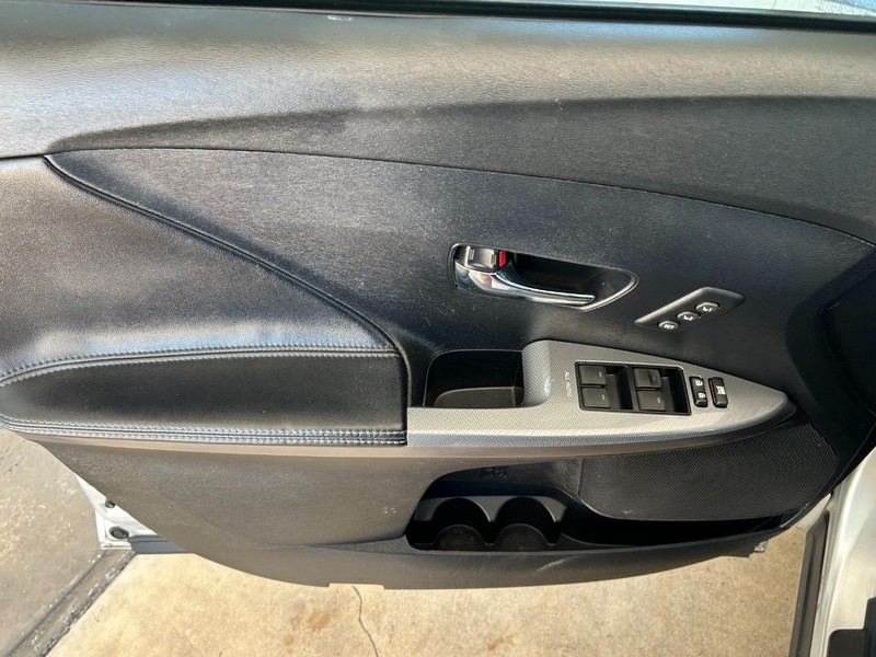 Toyota Venza Vehicle Full-screen Gallery Image 17