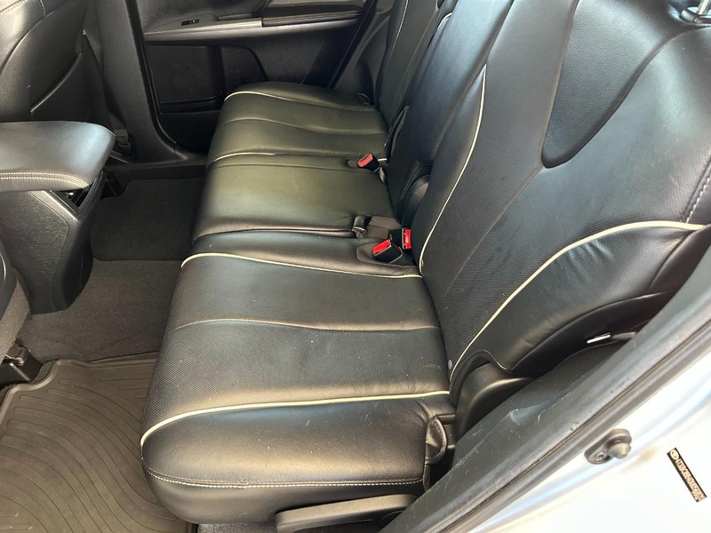 Toyota Venza Vehicle Full-screen Gallery Image 19