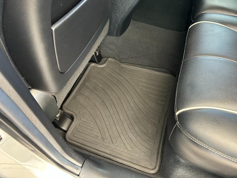 Toyota Venza Vehicle Full-screen Gallery Image 20