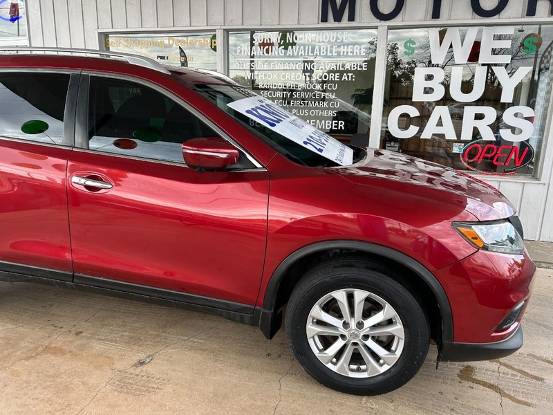 Nissan Rogue Vehicle Full-screen Gallery Image 04