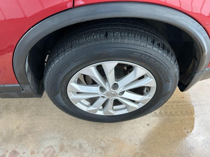 Nissan Rogue Vehicle Full-screen Gallery Image 08