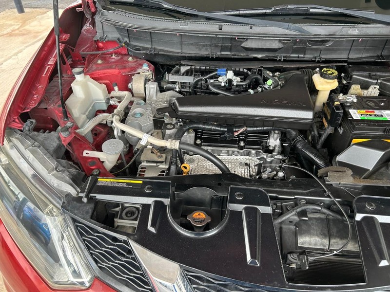 Nissan Rogue Vehicle Full-screen Gallery Image 09