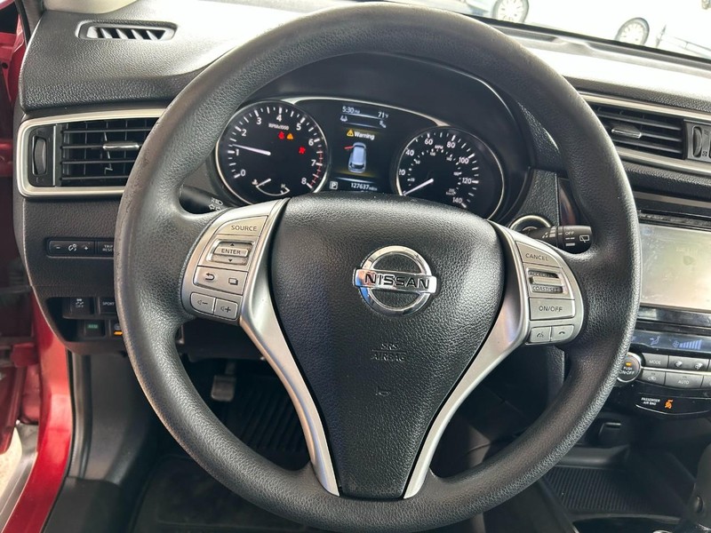 Nissan Rogue Vehicle Full-screen Gallery Image 12