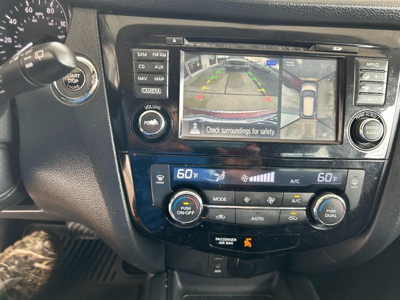 Nissan Rogue Vehicle Full-screen Gallery Image 13