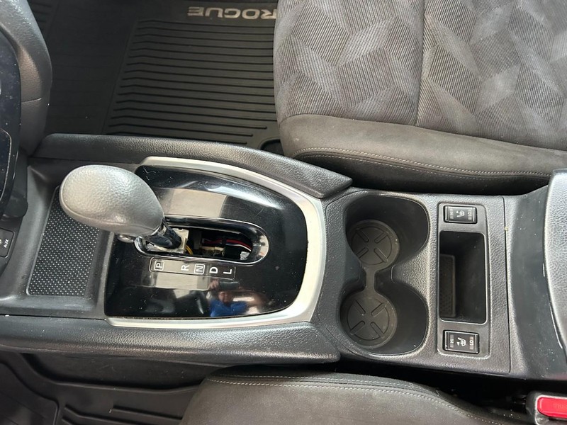 Nissan Rogue Vehicle Full-screen Gallery Image 15