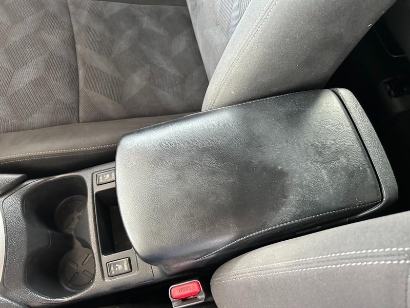 Nissan Rogue Vehicle Full-screen Gallery Image 16