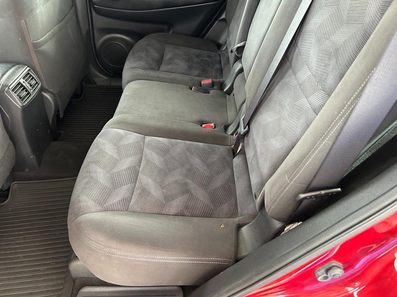 Nissan Rogue Vehicle Full-screen Gallery Image 20