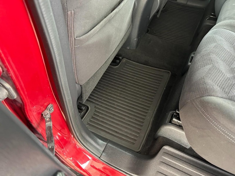 Nissan Rogue Vehicle Full-screen Gallery Image 21