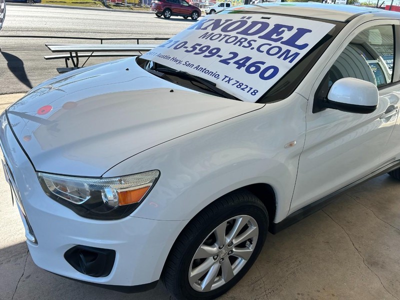 Mitsubishi Outlander Sport Vehicle Full-screen Gallery Image 05