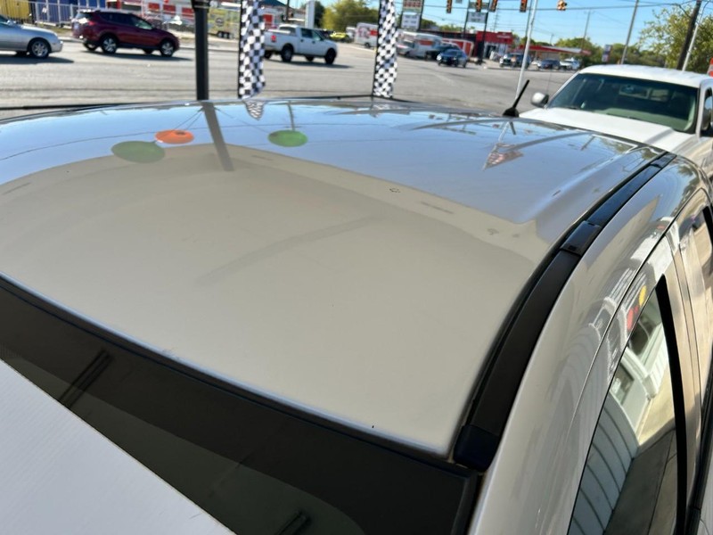 Mitsubishi Outlander Sport Vehicle Full-screen Gallery Image 07