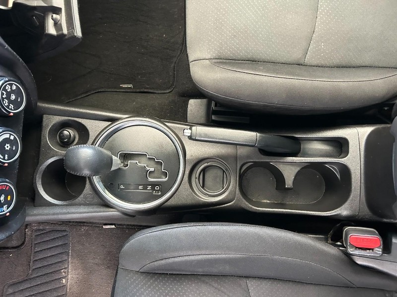 Mitsubishi Outlander Sport Vehicle Full-screen Gallery Image 14