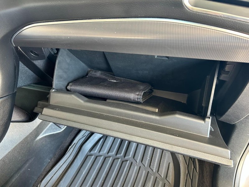 Mitsubishi Outlander Sport Vehicle Full-screen Gallery Image 18