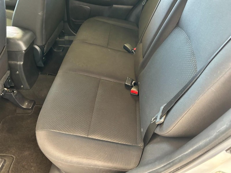 Mitsubishi Outlander Sport Vehicle Full-screen Gallery Image 21